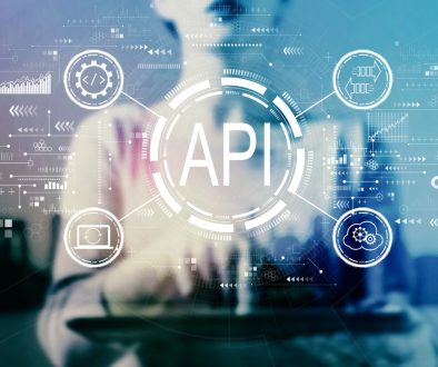 La integración API es simplemente dos sistemas que se comunican entre sí de forma automática.