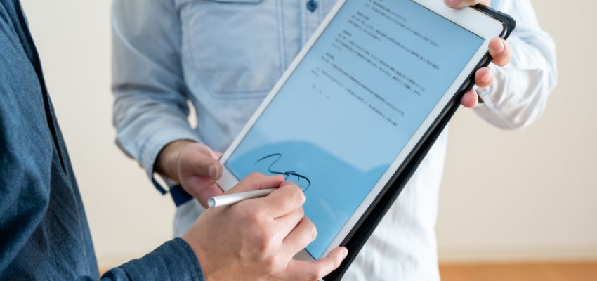 El director general utilizó AiSign para firmar el contrato digital porque es la forma más rápida de añadir una firma digital a un PDF.