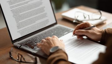 Un flujo de trabajo de documentos electrónicos ofrece una forma más inteligente y eficaz de gestionar, compartir y proteger la información, al tiempo que se reducen costes y se ahorra tiempo.