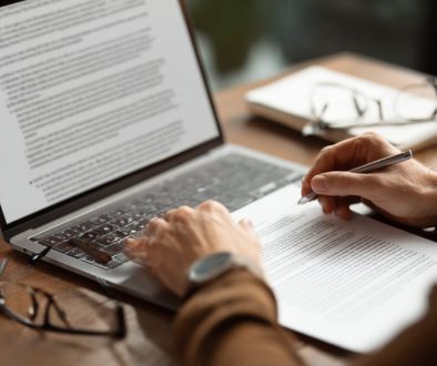 Un flujo de trabajo de documentos electrónicos ofrece una forma más inteligente y eficaz de gestionar, compartir y proteger la información, al tiempo que se reducen costes y se ahorra tiempo.
