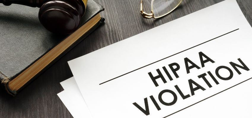 violación de la hipaa (2) Se produce una infracción de la HIPAA cuando se accede a información sanitaria protegida (PHI), se divulga o se maneja de un modo que infringe la Ley de Portabilidad y Responsabilidad de los Seguros Sanitarios (Health Insurance Portability and Accountability Act).