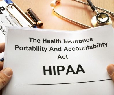 Los proveedores de servicios sanitarios están estudiando cómo cumplir la HIPAA.